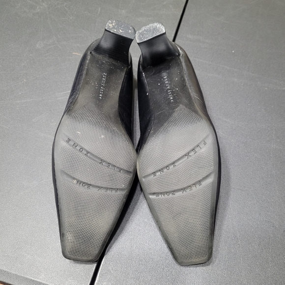 Liz Claiborne First Issue Black Leather Agatha Pumps Size 6.5 - Picture 7 of 8